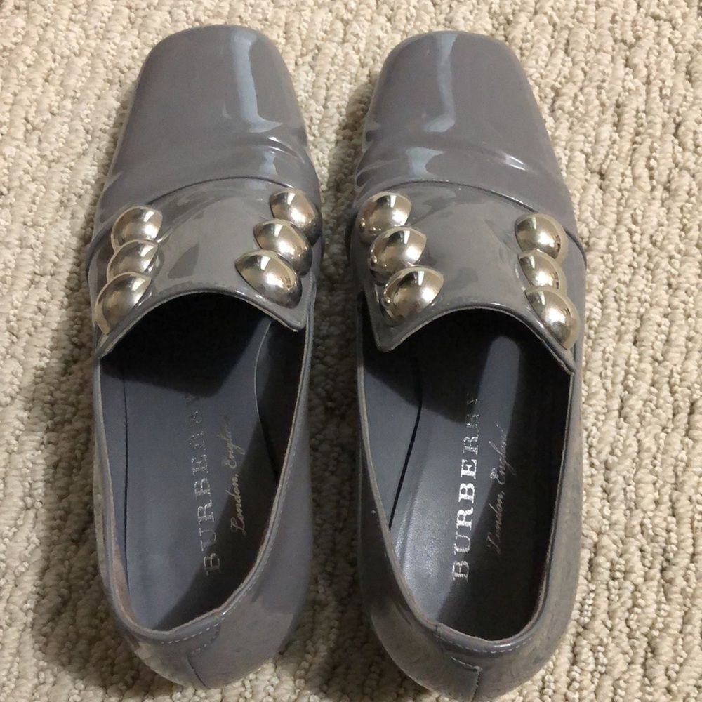 BURBERRYGrey Ambridge Stud Detail Patent Leather Pumps